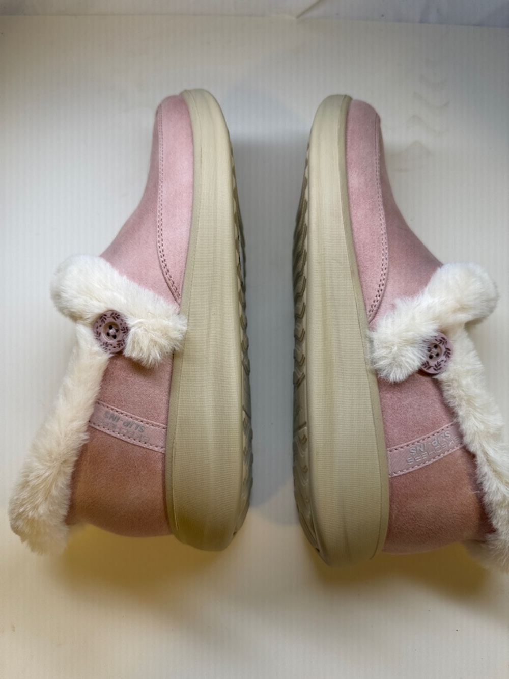 Skechers comfortable cozy slipper shoe in pink with white fur size 10 - Picture 5 of 16